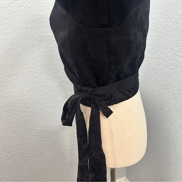 WAYF Size M Black Floral Jacquard Elegant Silky Cropped Wrap Top Date elegant - Picture 6 of 12